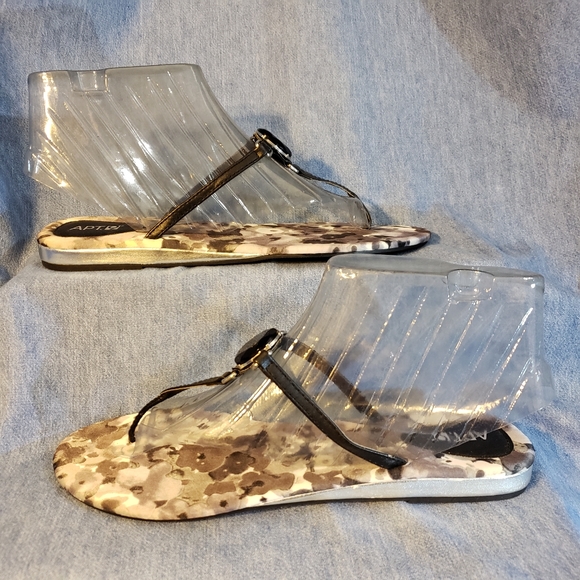 Sandals - Picture 7 of 7